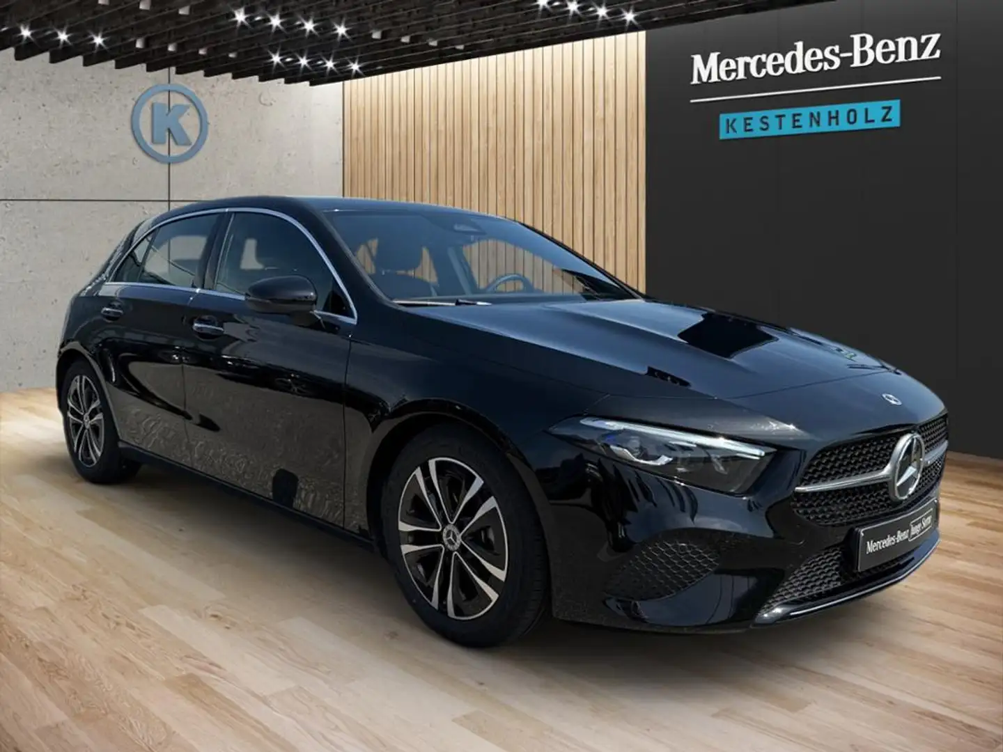 Mercedes-Benz A 180 Kompaktlimousine *MBUX*KAMERA*NAVI*SHZ* Чорний - 2