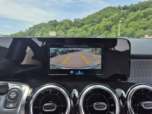 Mercedes-Benz GLB view 14