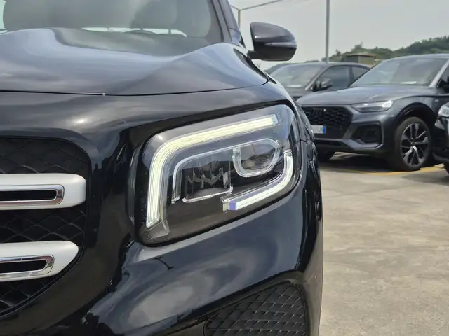 Mercedes-Benz GLB view 15