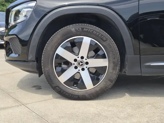 Mercedes-Benz GLB view 12