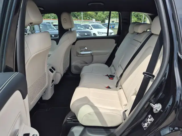 Mercedes-Benz GLB view 7