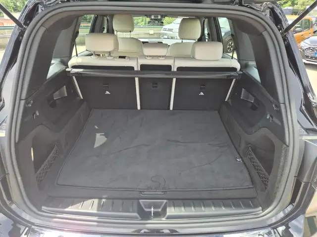 Mercedes-Benz GLB view 11