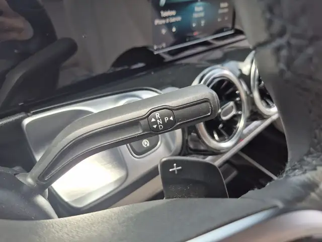 Mercedes-Benz GLB view 10