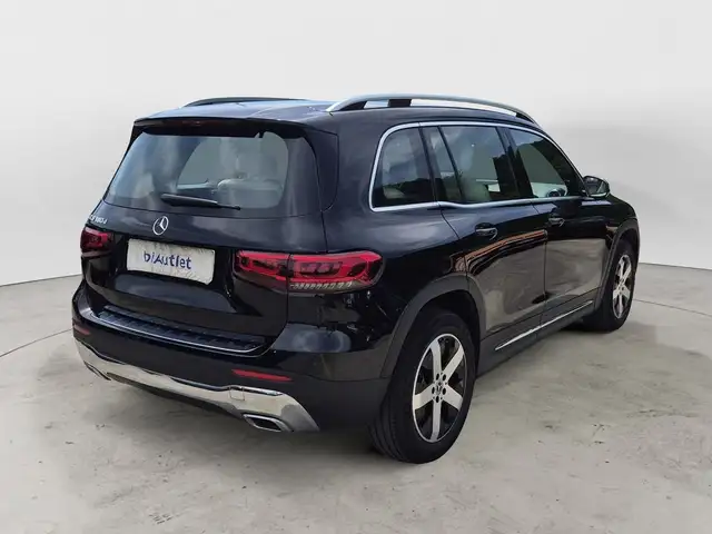 Mercedes-Benz GLB view 4