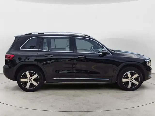 Mercedes-Benz GLB view 5