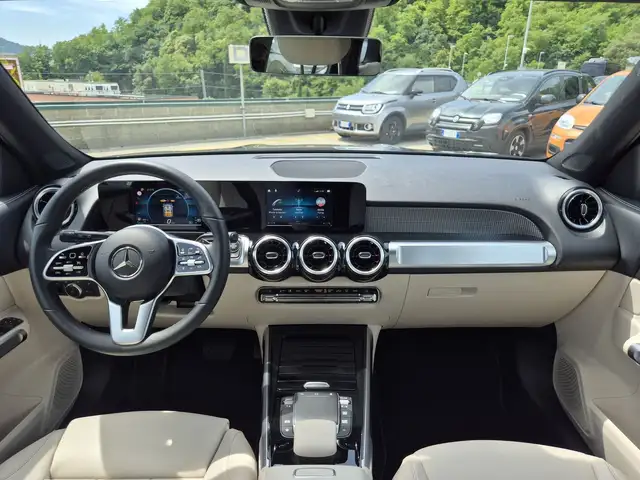 Mercedes-Benz GLB view 8