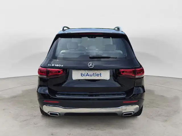 Mercedes-Benz GLB view 3