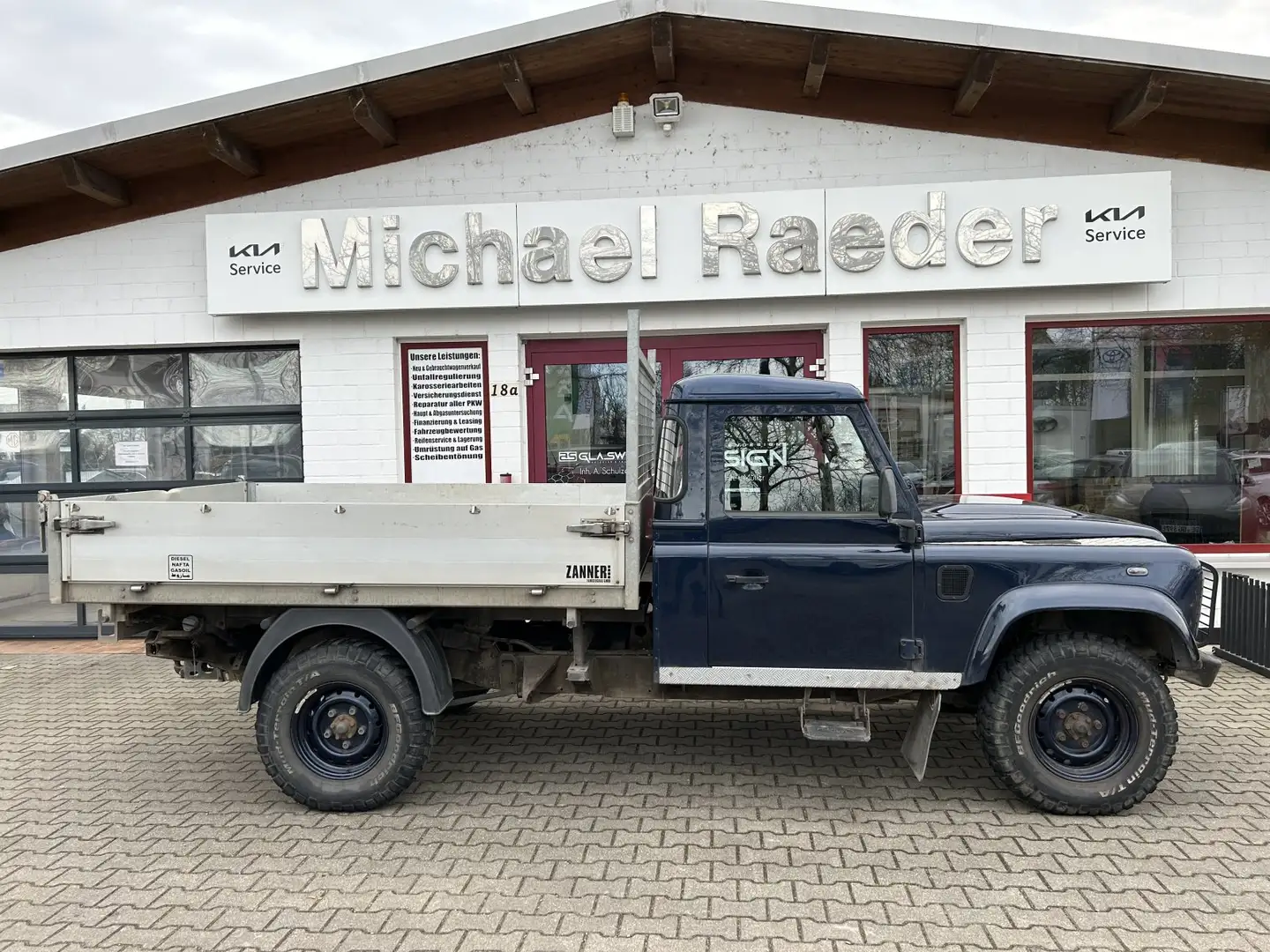 Land Rover Defender 130 LKW Kipper Bleu - 1