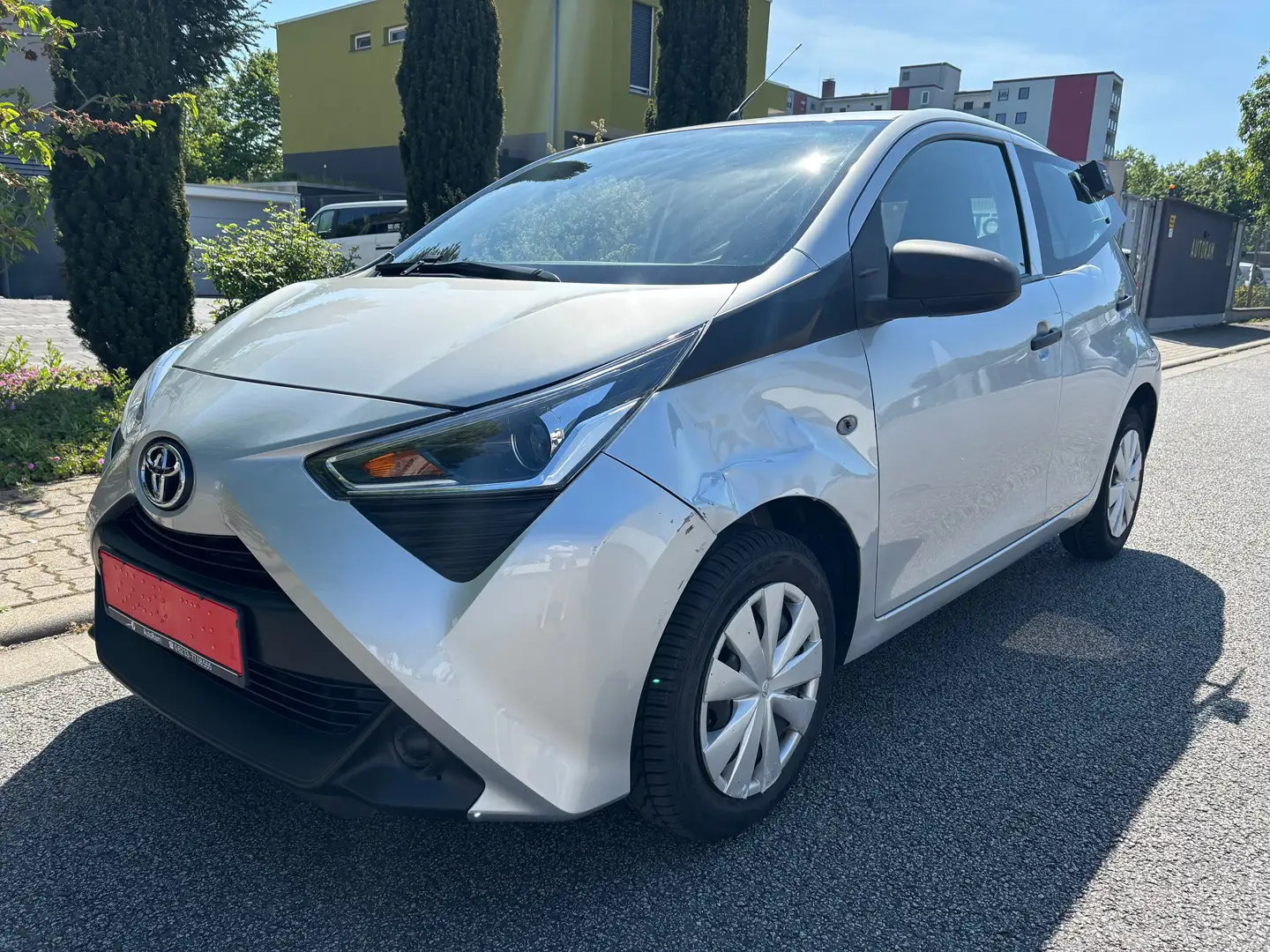 Toyota Aygo x-business Gris - 1