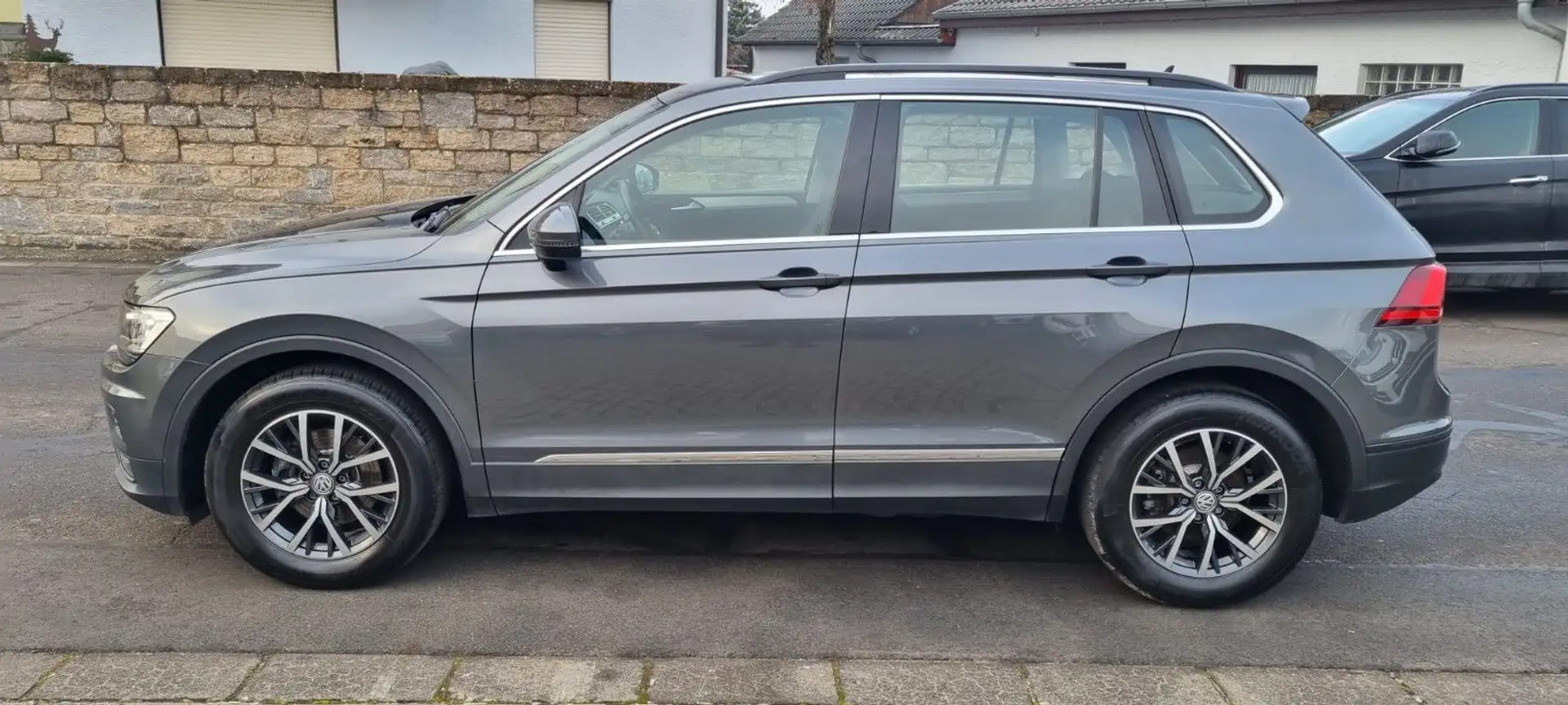 Volkswagen Tiguan 1.5 TSI Comfortline AHK schwenkbar Gris - 2