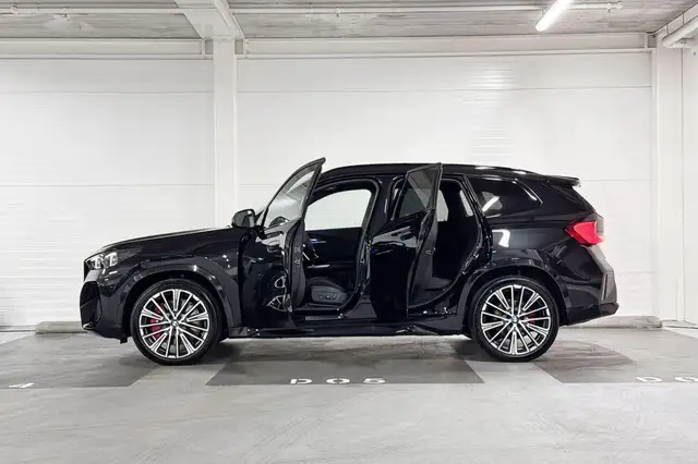 BMW Ix1 view 3
