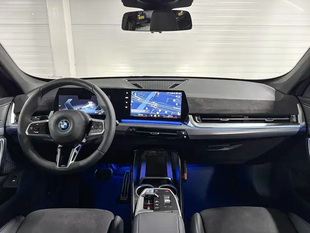 BMW Ix1 view 12