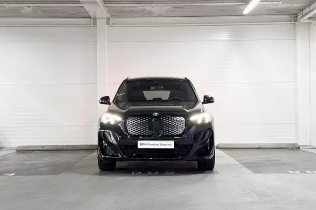 BMW Ix1 view 6