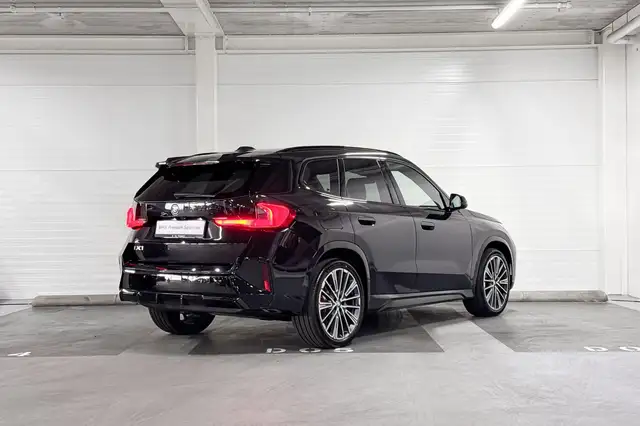 BMW Ix1 view 7