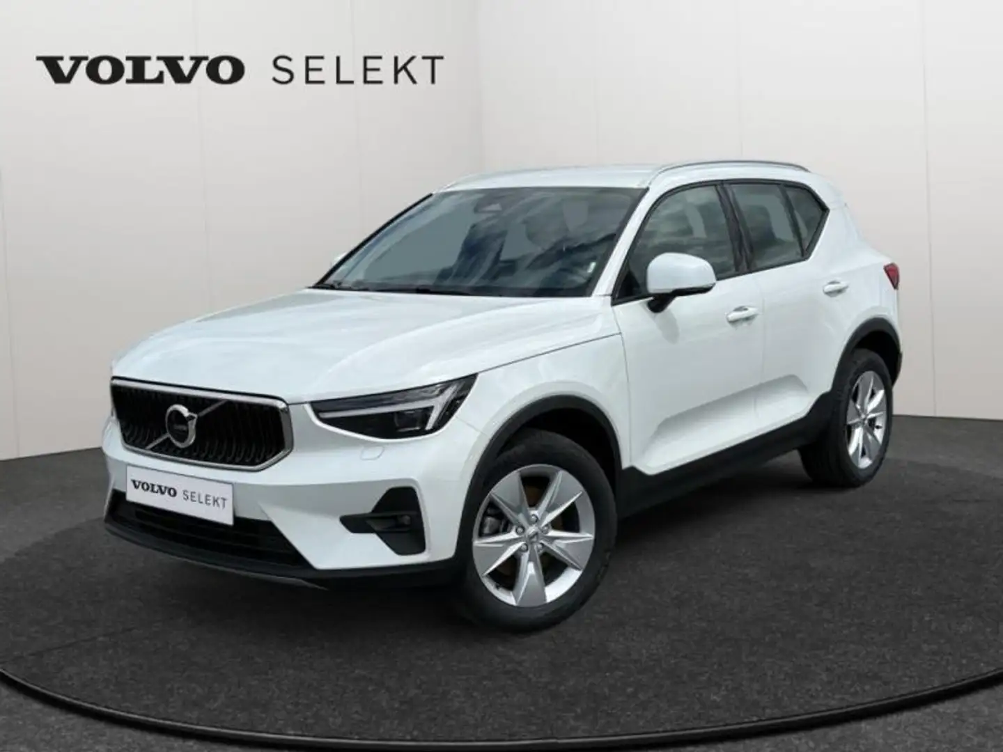 Volvo XC40 Momentum Blanc - 1