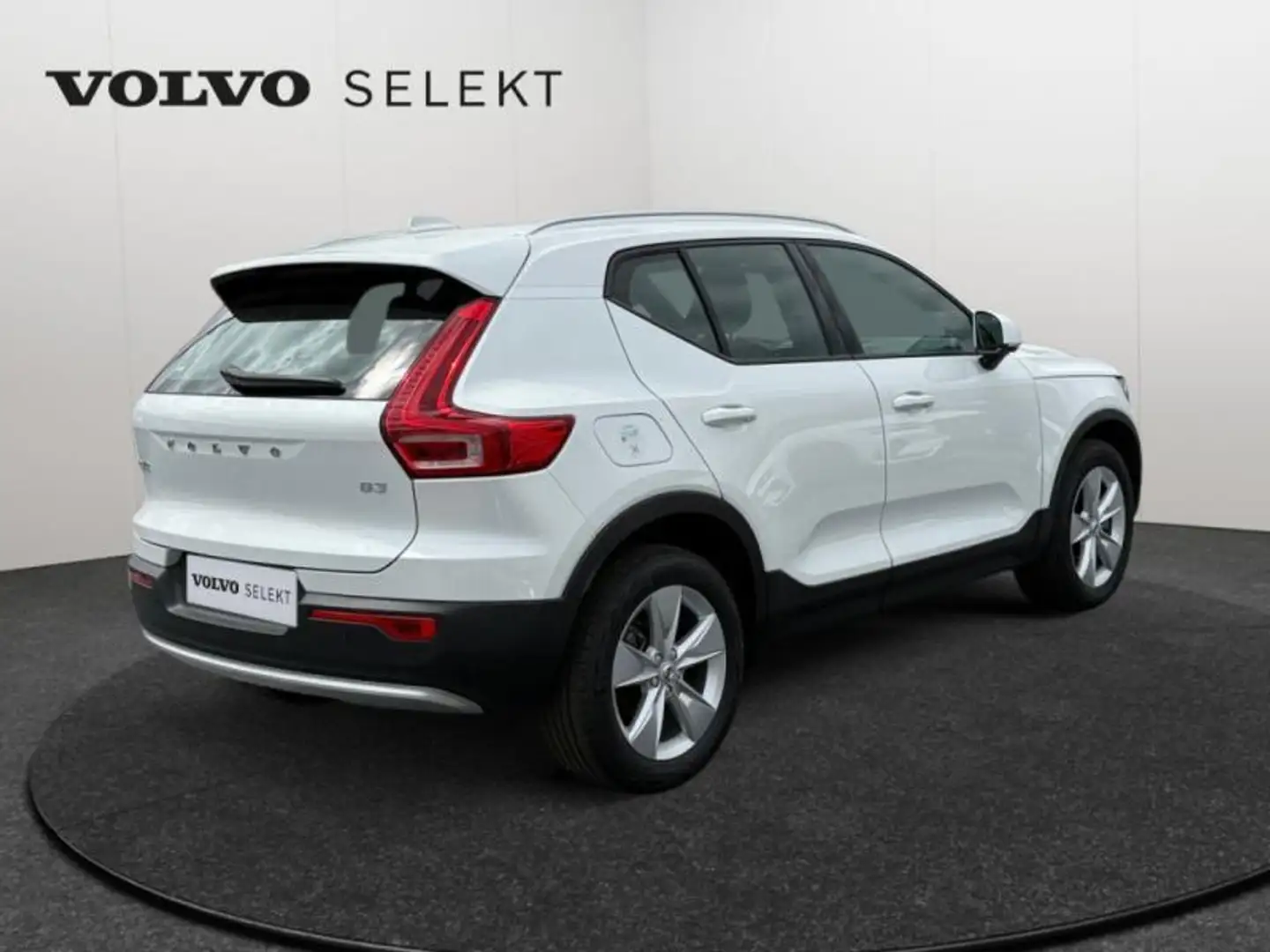 Volvo XC40 Momentum Blanc - 2