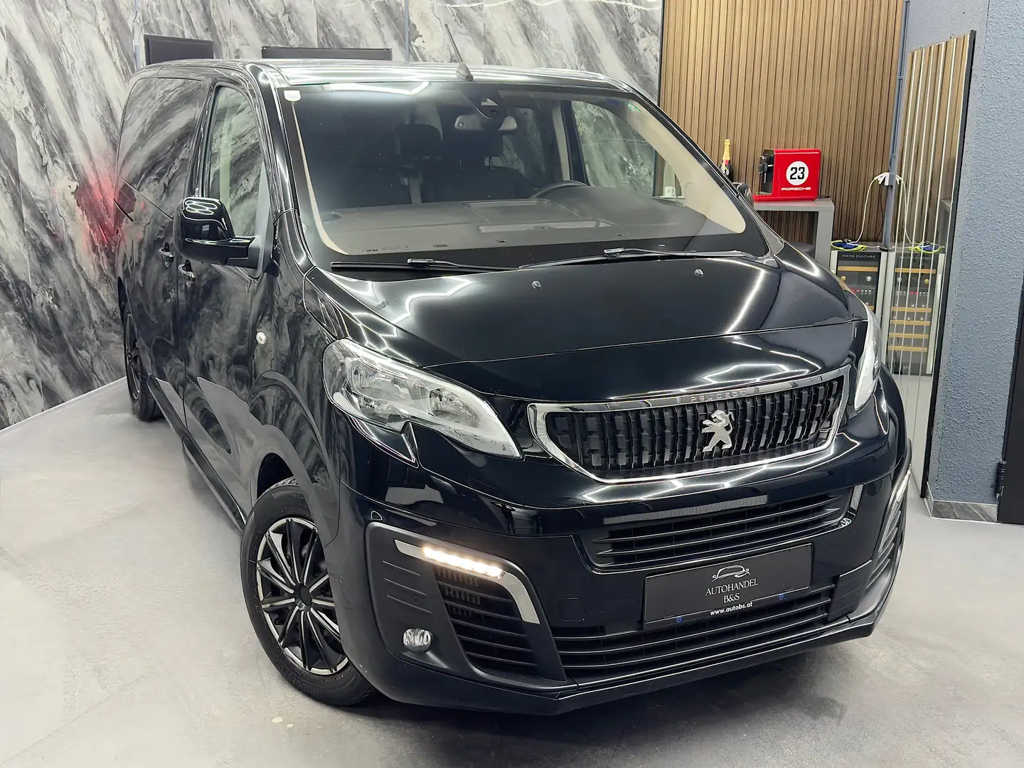 Peugeot Expert Traveller Business 9-SITZER BlueHDi 150 S&S Schwarz - 1