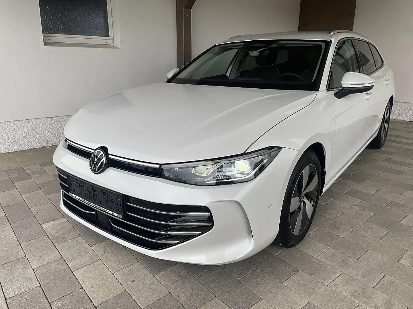 Volkswagen Passat Variant 2.0 TDI Elegance DSG-IQ LED-AHV-ACC-360KAMERA-M... Weiß - 2