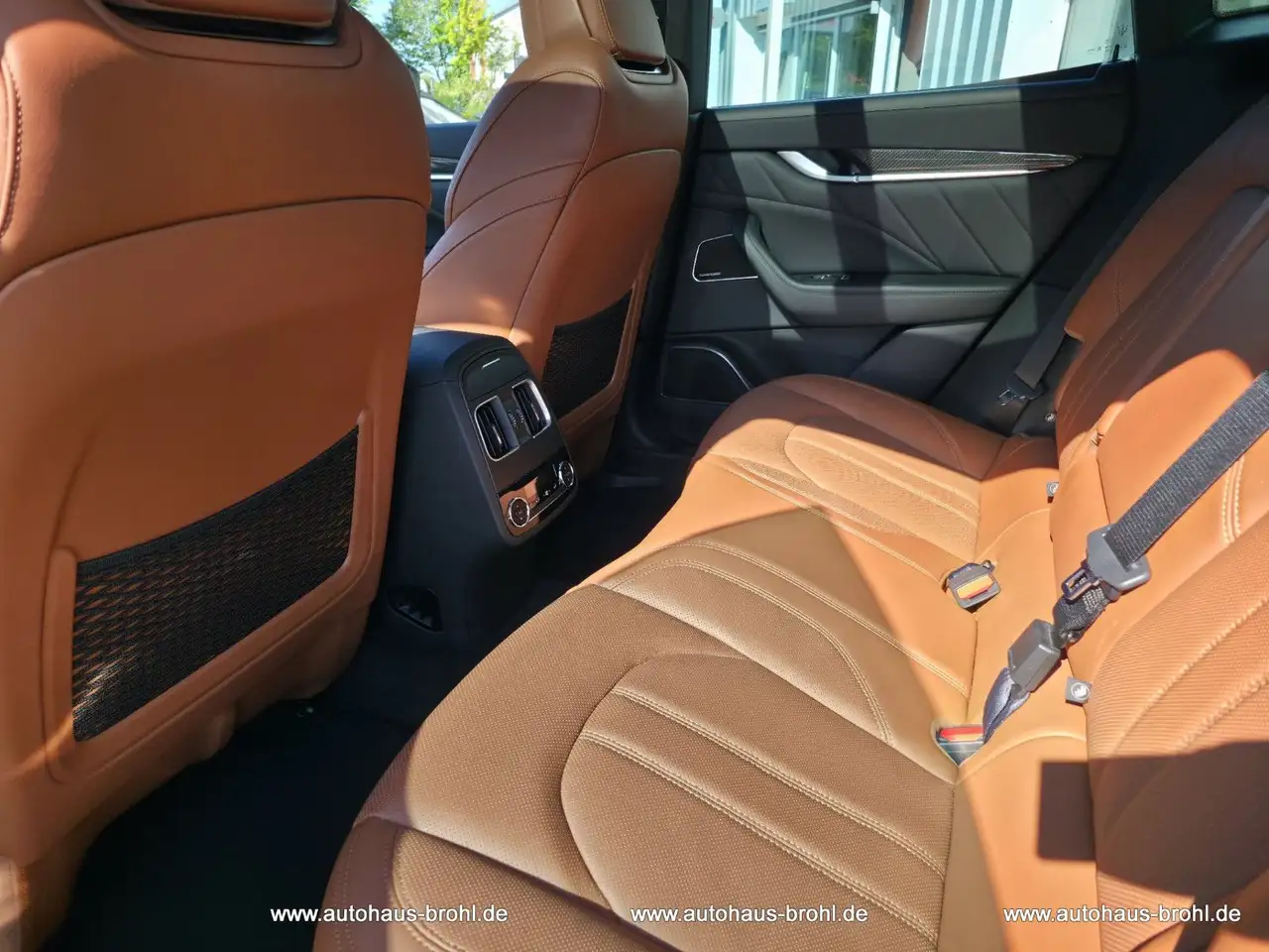Maserati Levante 2023 — фото 14