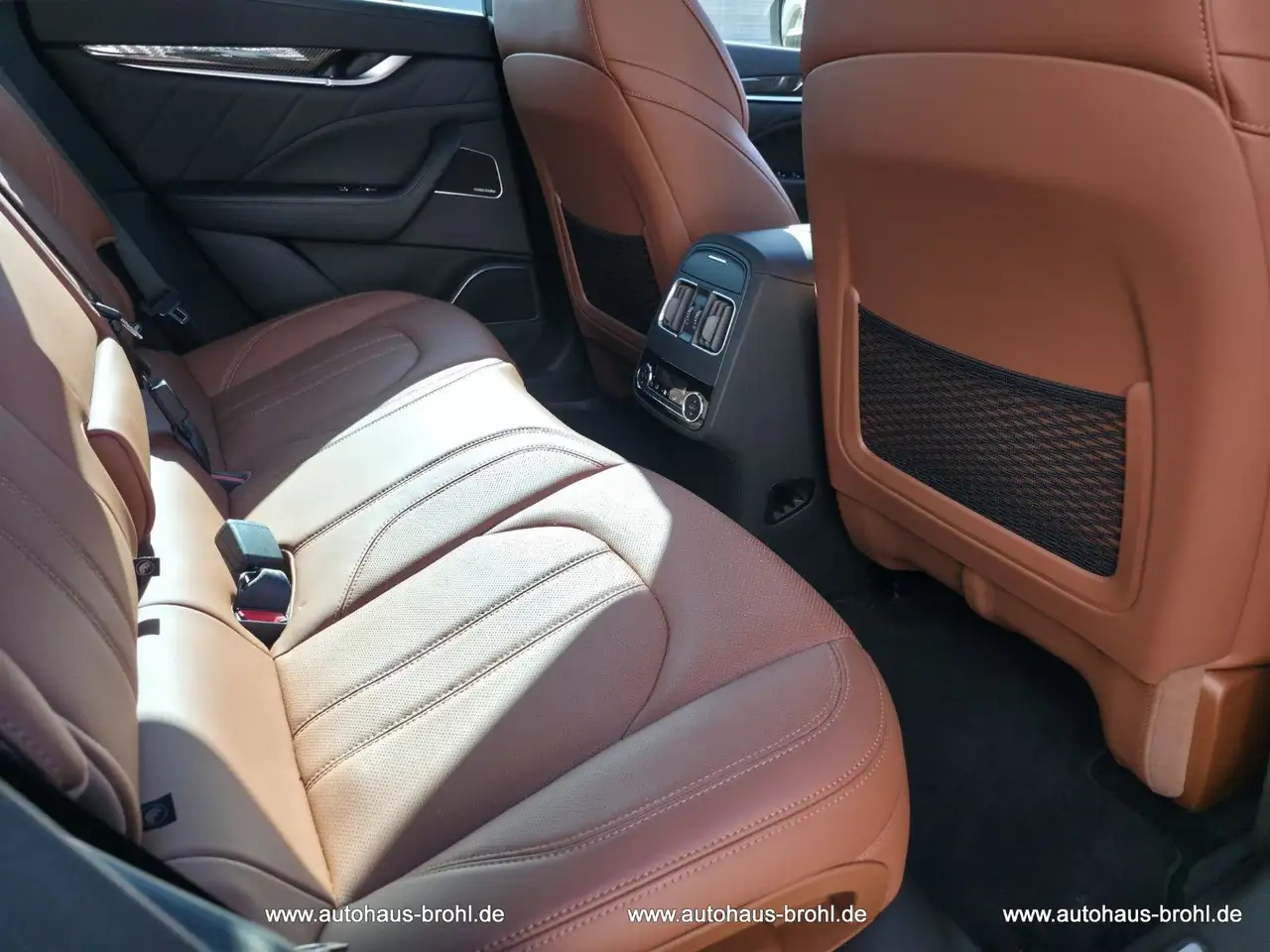 Maserati Levante 2023 — фото 13