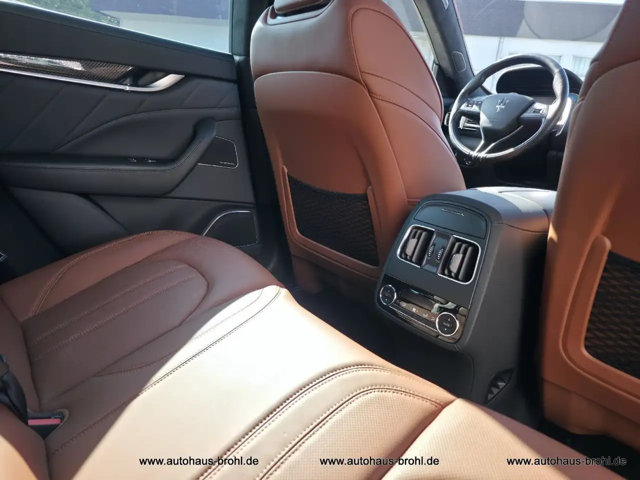 Maserati Levante 2023 — фото 11