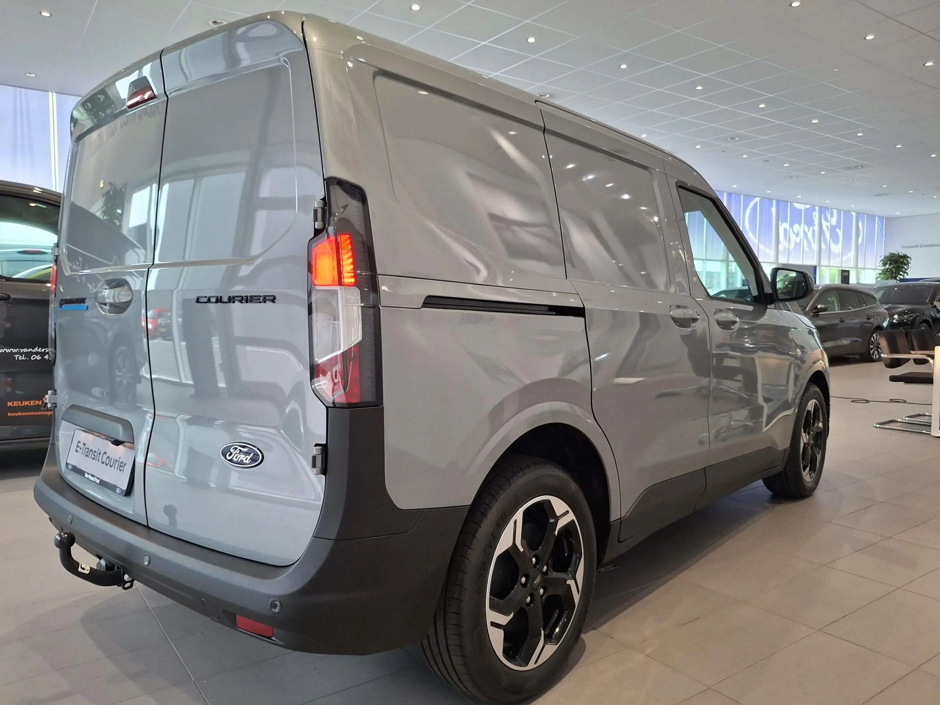 Ford Transit Courier E-Transit Limited 46 kWh | TREKHAAK | STOEL, STUUR — photo 6