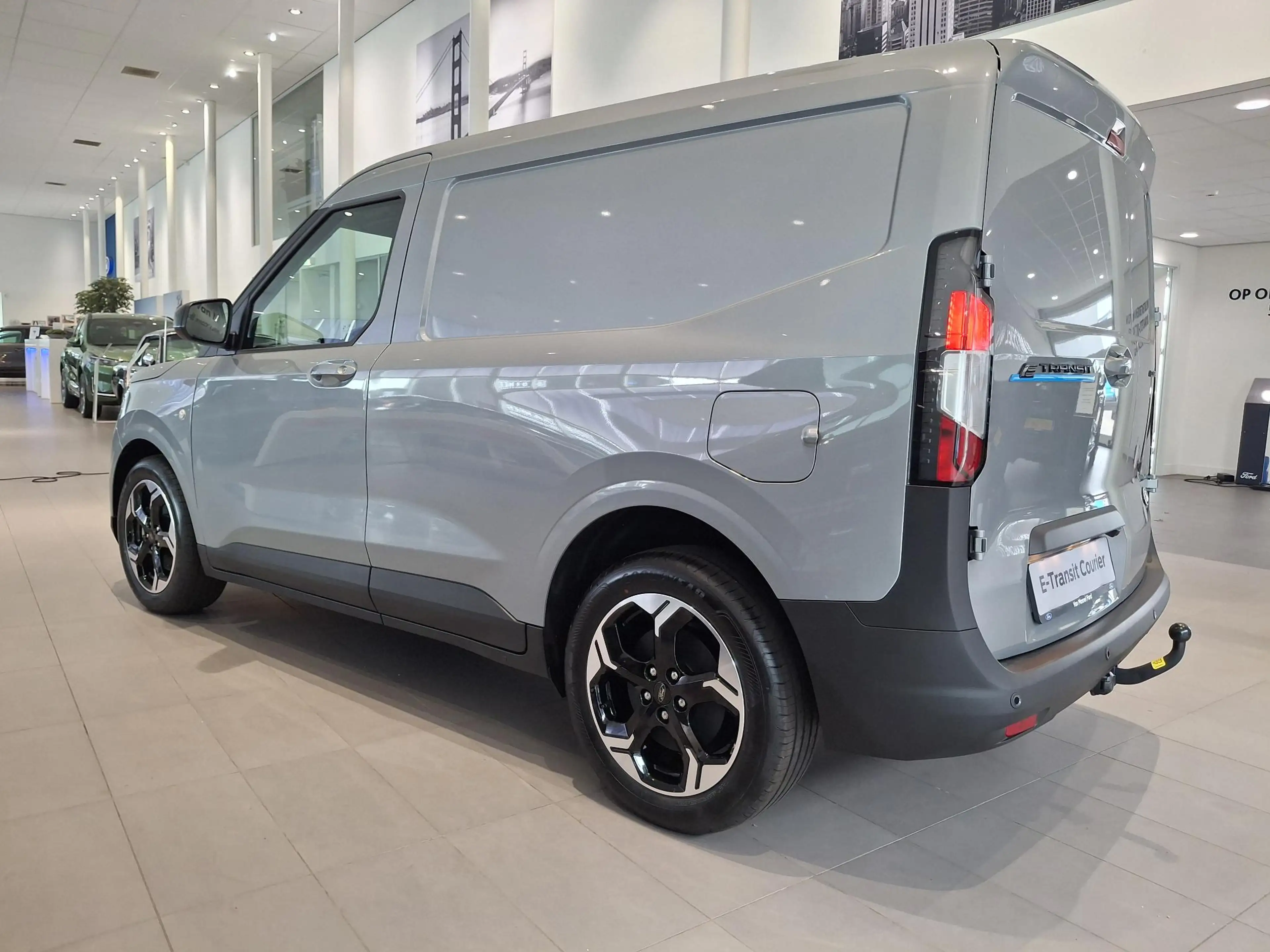 Ford Transit Courier E-Transit Limited 46 kWh | TREKHAAK | STOEL, STUUR — photo 4