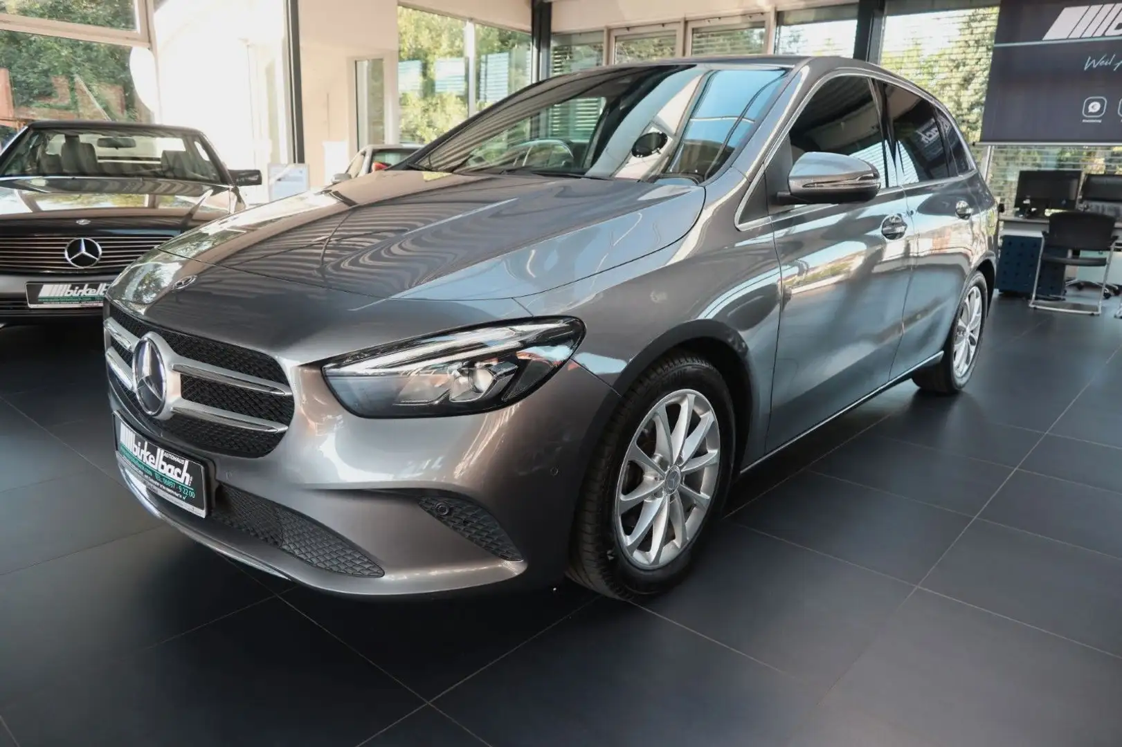 Mercedes-Benz B 180 Progressive 7G-DCT MBUX TWA RFK Grey - 1