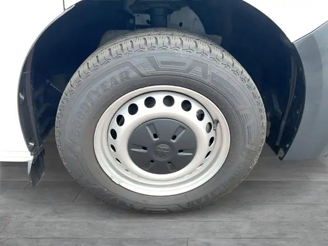 Volkswagen Transporter view 7
