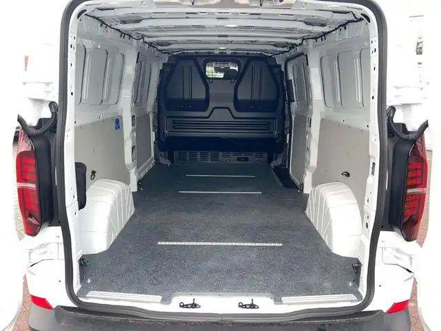Volkswagen Transporter view 12