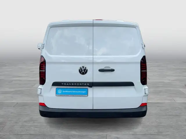 Volkswagen Transporter view 4