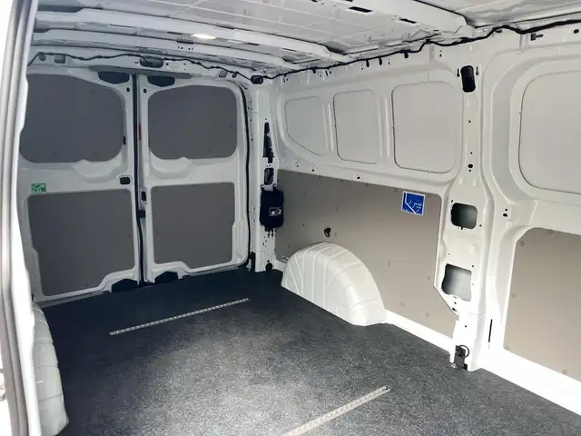 Volkswagen Transporter view 15