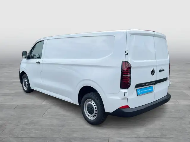Volkswagen Transporter view 3