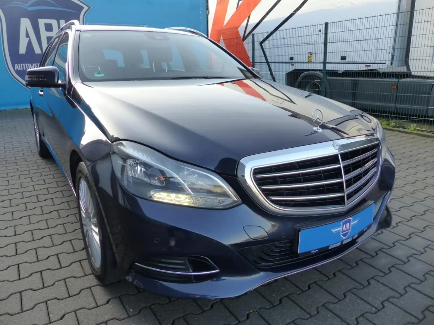 Mercedes-Benz E 250 CDI.KOMBI.BLUE-EFFIC.NAVI.PDC.TEMPOM.AUTOMAT Blau - 2