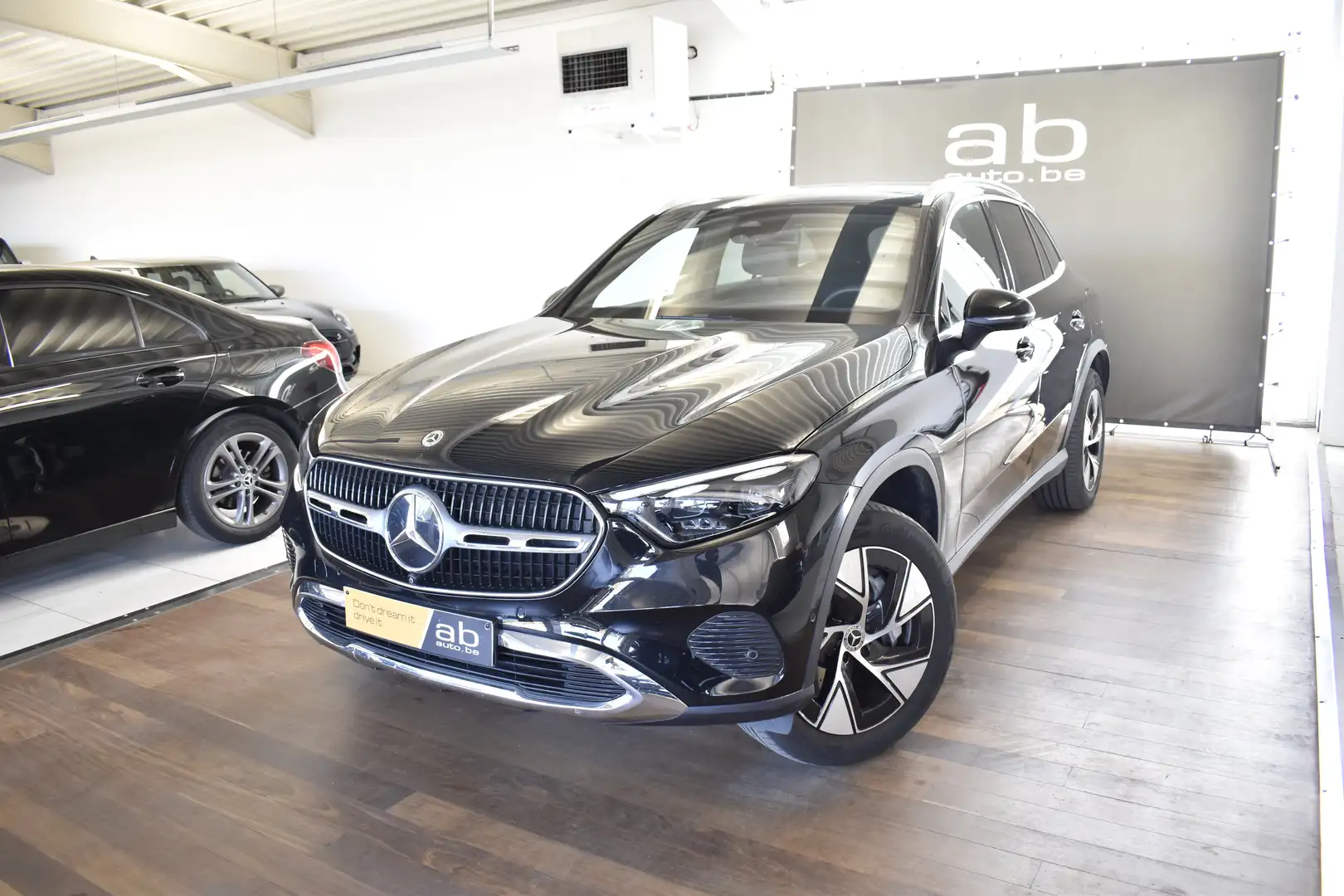 Mercedes-Benz GLC 300 GLC 300 e 4Matic 9G-TRONIC AMG Line Advanced Zwart - 2