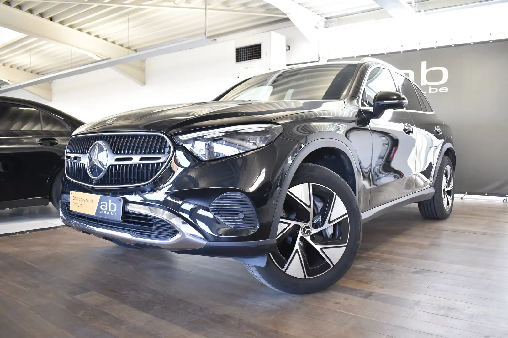 Mercedes-Benz GLC 300 GLC 300 e 4Matic 9G-TRONIC AMG Line Advanced Zwart - 1