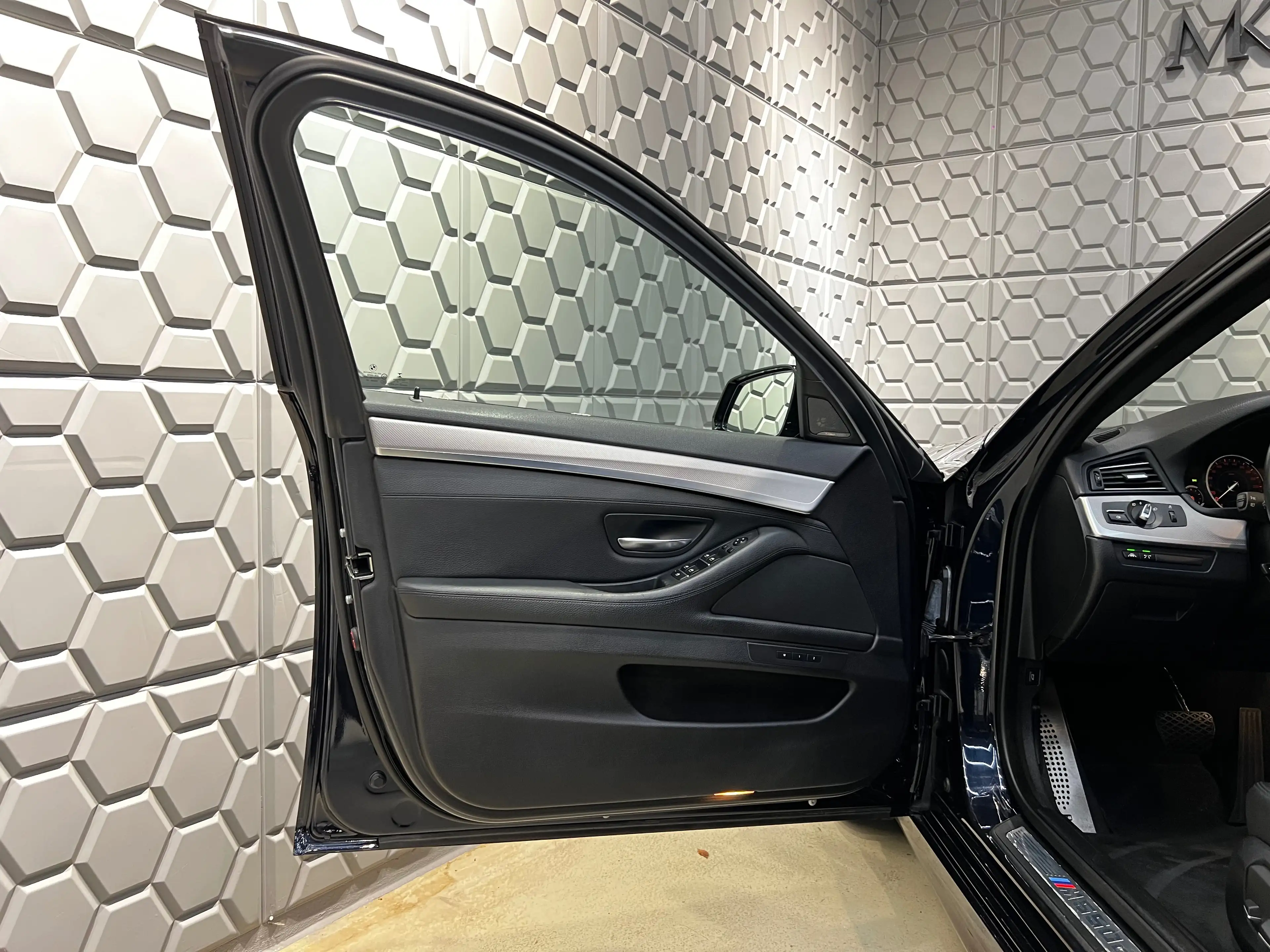 BMW M550 d xDrive*RFK*AHK*MEMORY*HARMAN/KARDON*LEDER-DAKOTA — photo 12