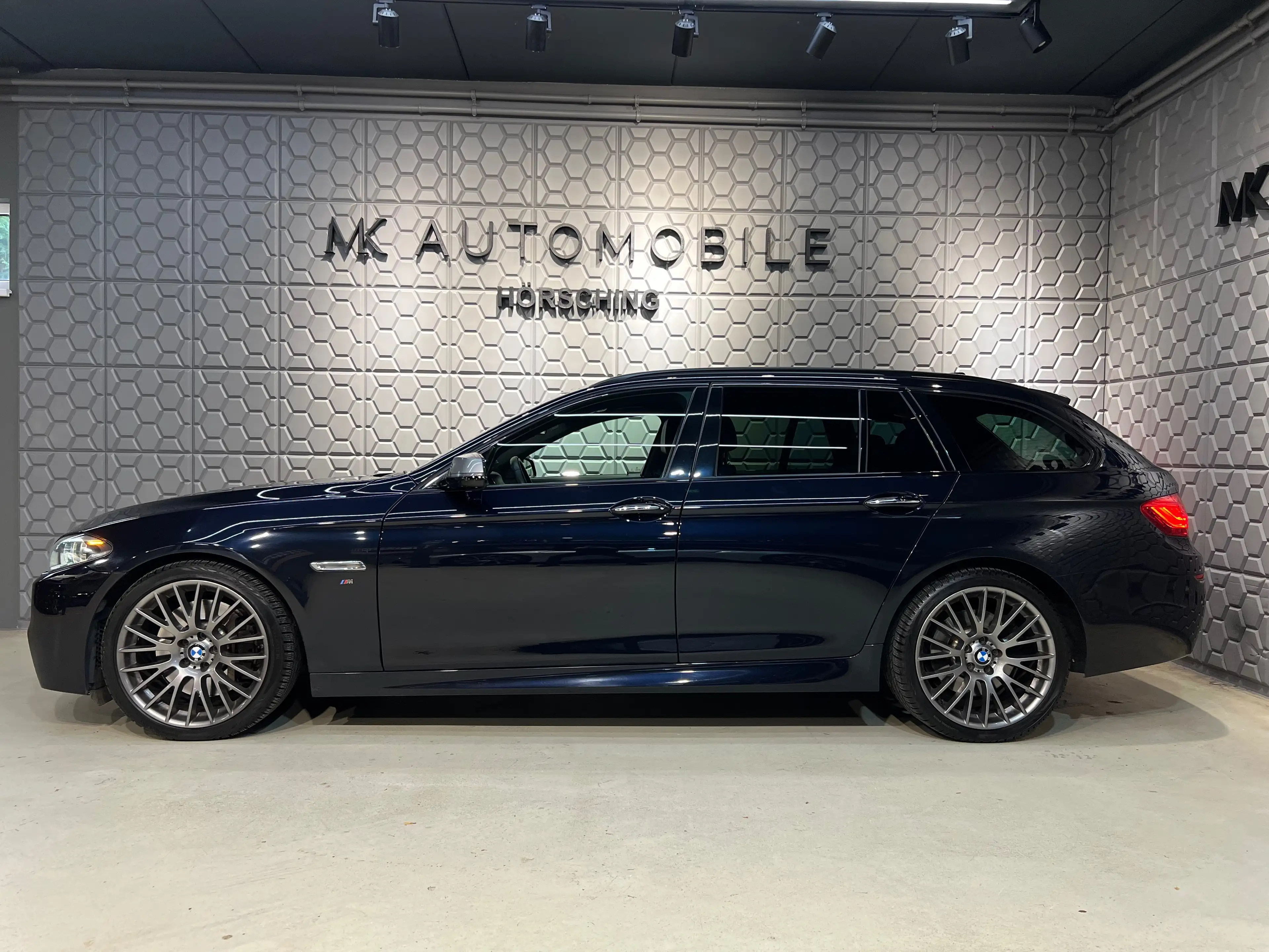 BMW M550 d xDrive*RFK*AHK*MEMORY*HARMAN/KARDON*LEDER-DAKOTA — photo 6