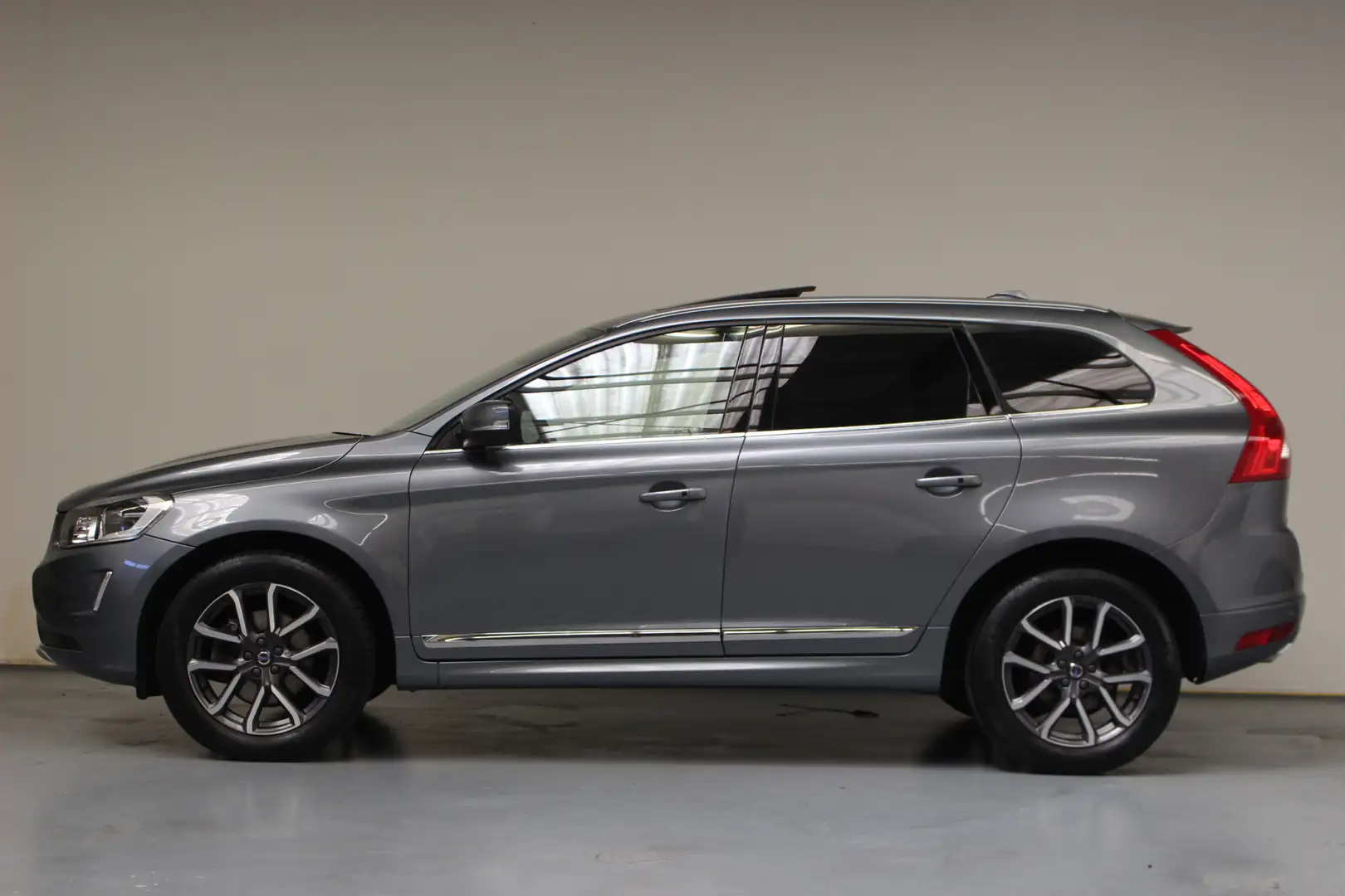 Volvo XC60 T5 Polar+ | Rijklaarprijs | Trekhaak | Intellisafe Grijs - 2