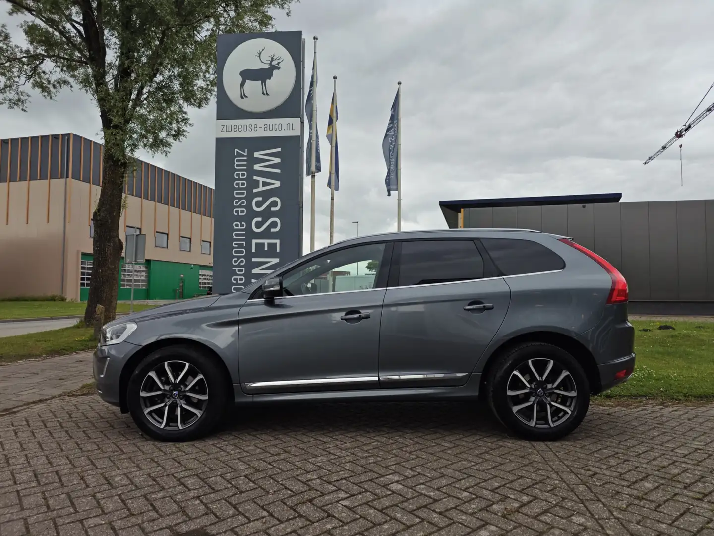 Volvo XC60 T5 Polar+ | Rijklaarprijs | Trekhaak | Intellisafe Grijs - 2