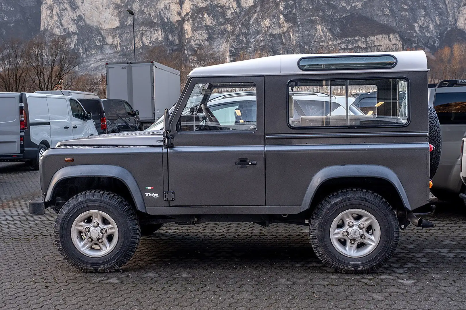 Land Rover Defender 90 SW 2.5 TD5 E 2000816 Zwart - 2