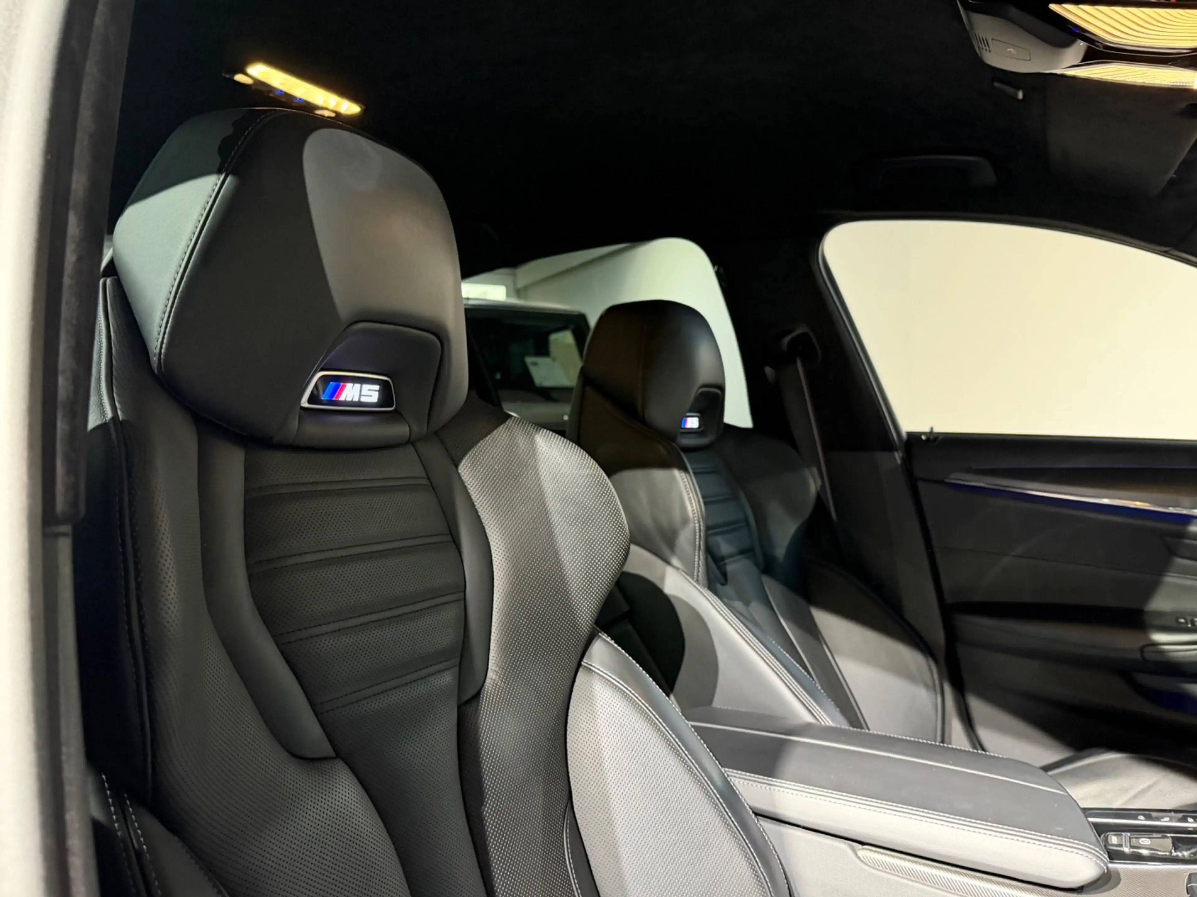 BMW M5 Facelift / Fond Entertainment / 1. Hand / — photo 45