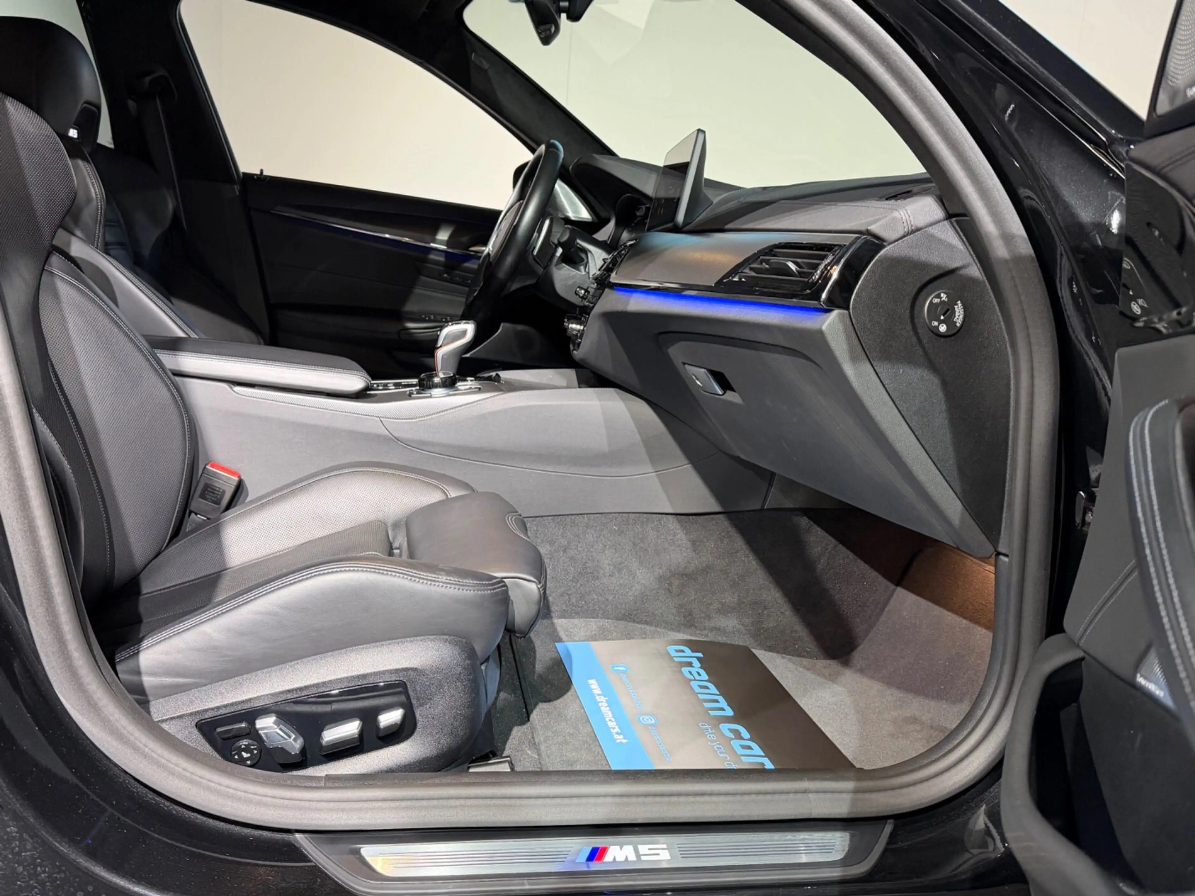BMW M5 Facelift / Fond Entertainment / 1. Hand / — photo 43