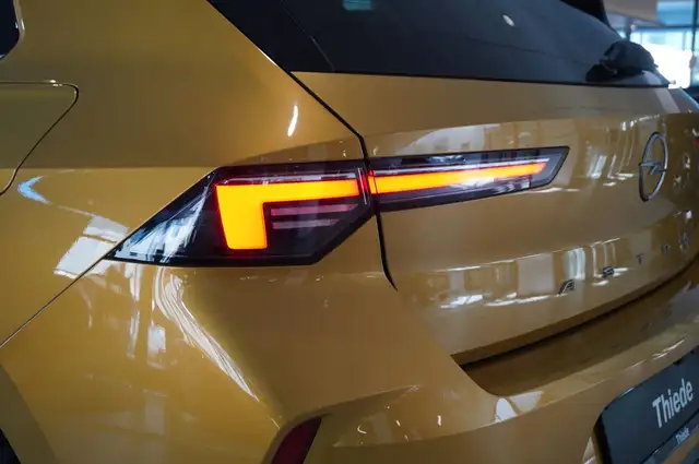 Opel Astra view 11