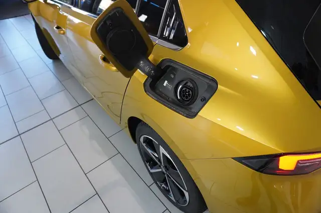 Opel Astra view 13