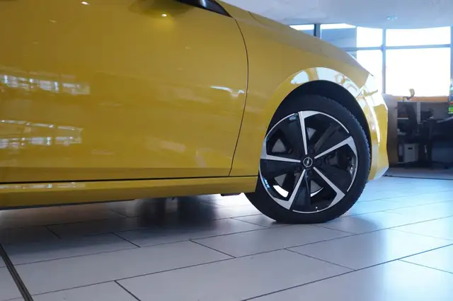 Opel Astra view 8
