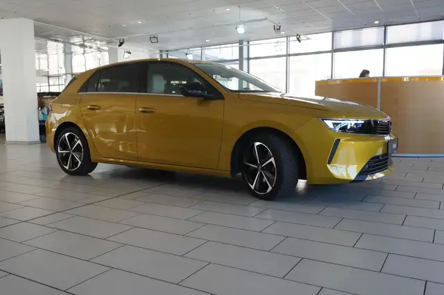 Opel Astra view 7