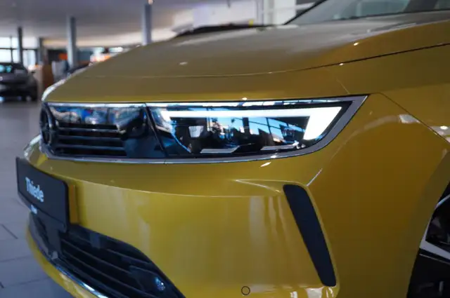 Opel Astra view 5