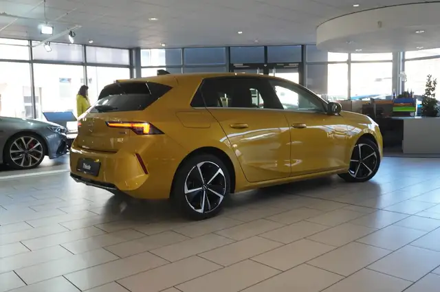 Opel Astra view 9