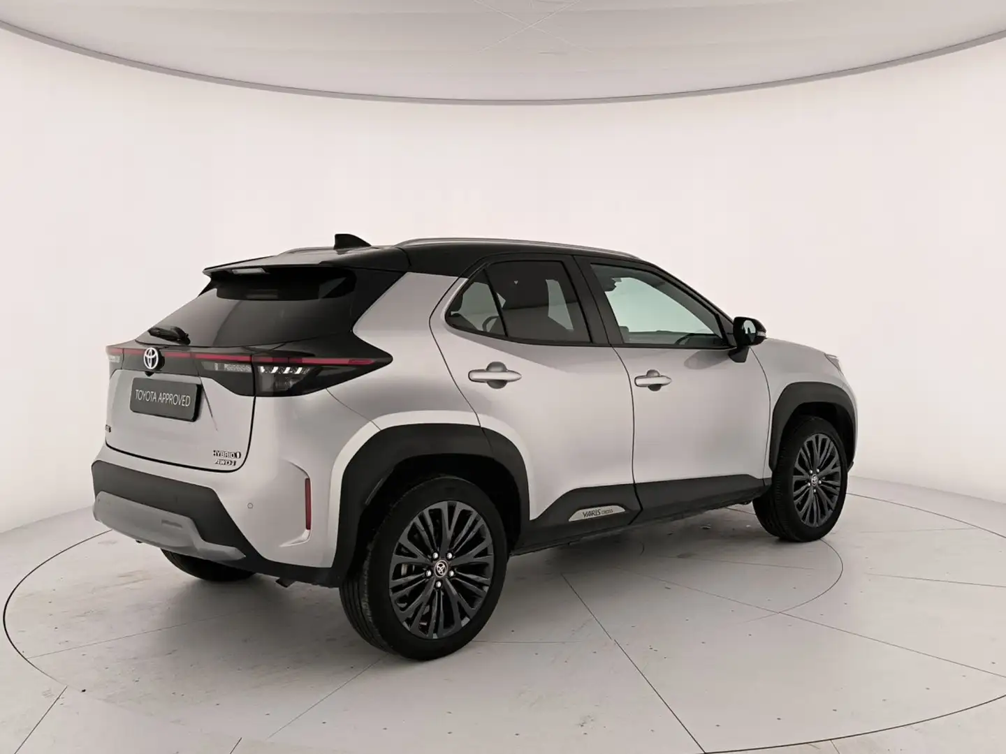 Toyota Yaris Cross 1.5h adventure awd-i 116cv e-cvt - 2